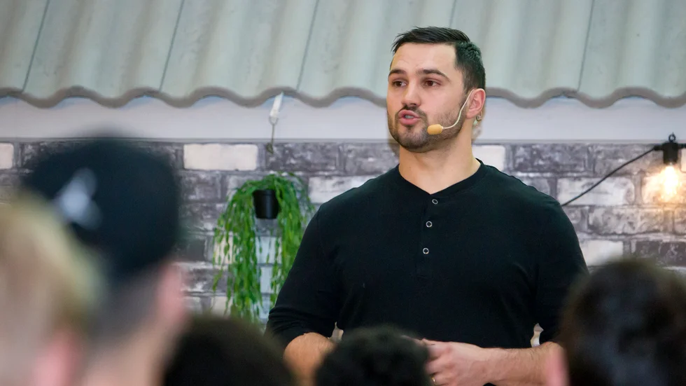 "Vi har inte förutsättningarna för att vara med och konkurrera på allvar", menar Armando Ibrakovic som vill se det samarbete som är under diskussion bli verklighet. 