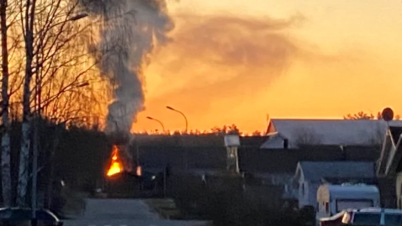 Under natten till fredag brann en husvagn i närheten av ishallen i Kalix.