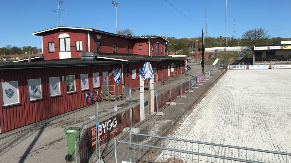 Inget beslut finns än om pengarna som ska fixa till isen till nästa bandysäsong på K bygg arena. men politikerna är överens och arbetet är påbörjat.