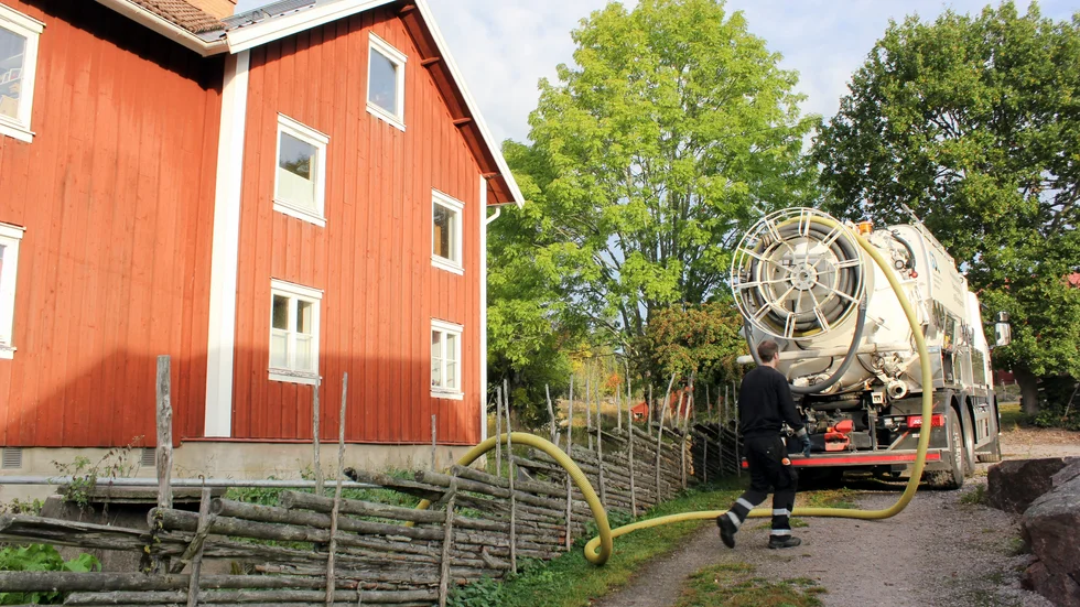 Slamtömning, här i en fastlandskommun. 