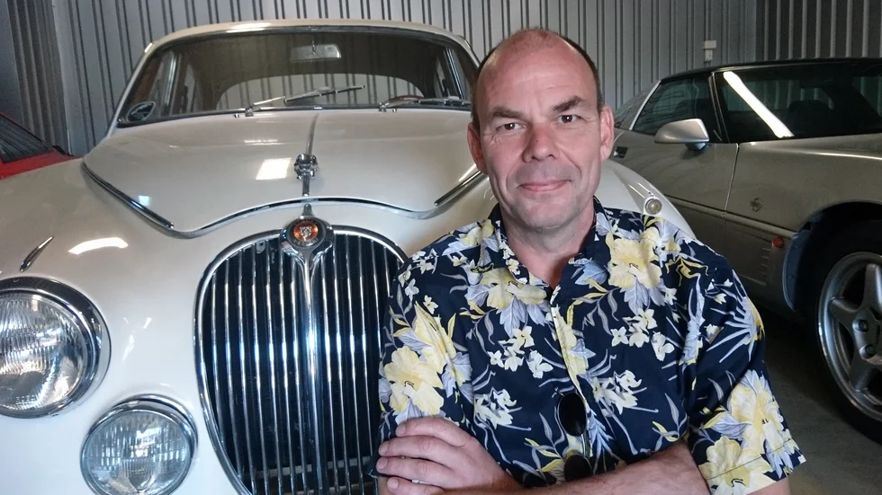 Daniel Lindell hade en sådan här Jaguar MK2 som vardagsbil för ett antal år sedan, men det var med en E-type bilintresset föddes.