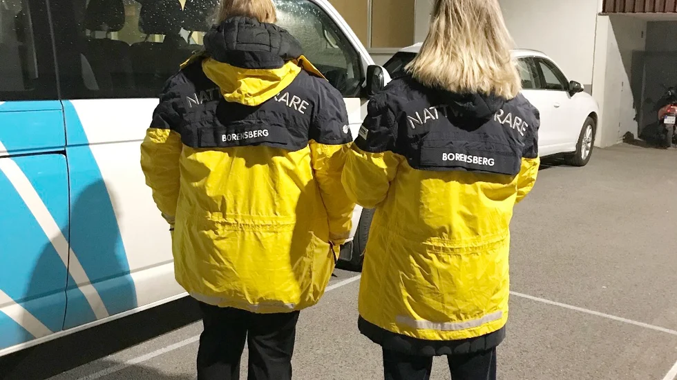 Ett tiotal personer anslöt sig till vuxenvandringen på valborgskvällen. 
