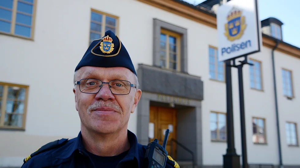 42 år som polis i yttre tjänst. "Mitt bästa vapen som polis har alltid varit munnen" säger Nils-Erik Johansson när han summerar sin långa yrkeskarriär.