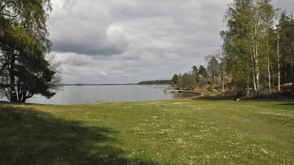 Badtemperaturen vid Vivestabadet går numera att avläsa på distans. Under måndagen var 9,6 grader här. Arkivfoto