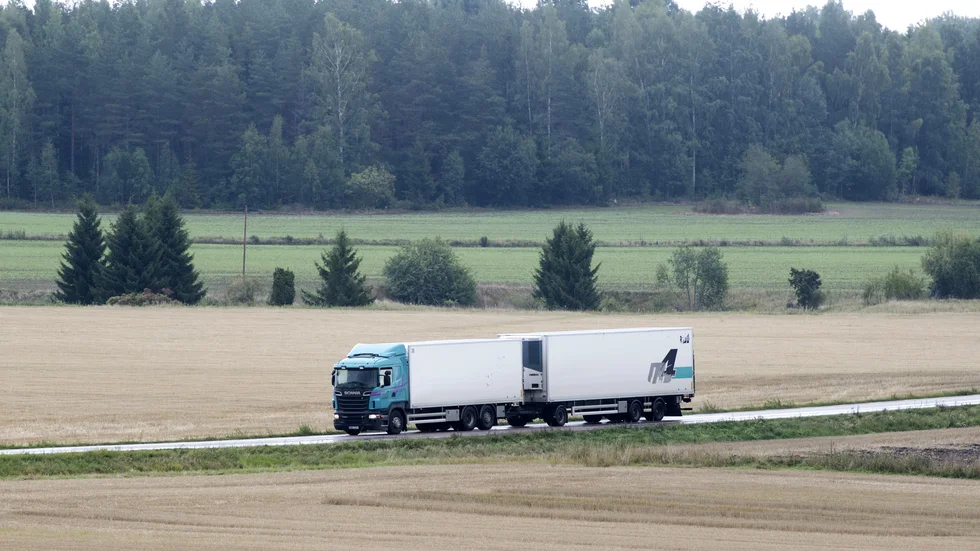 För att rädda transporterna behöver regeringen förlänga giltigheten av nuvarande yrkeskompetensbevis till 2021.