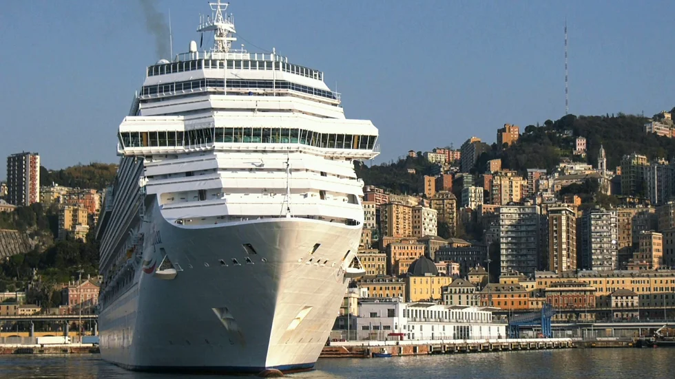 Ett annat kryssningsfartyg, Costa Pacifica, ligger i hamn i Genua. Fartyget har tidigare försökt att lämna av passagerare i flera andra länder.