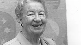 Martha Sandwall-Bergströms böcker om 12 år gamla Gulla som blir tjänstehjon hos torparen Karlberg har kommit i en nyutgåva. 