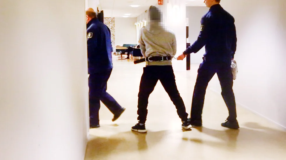 På rättegångens första dag den 27 februari möttes 26-åringen (bilden) och den målsägande kvinnan i Eskilstuna tingsrätt.