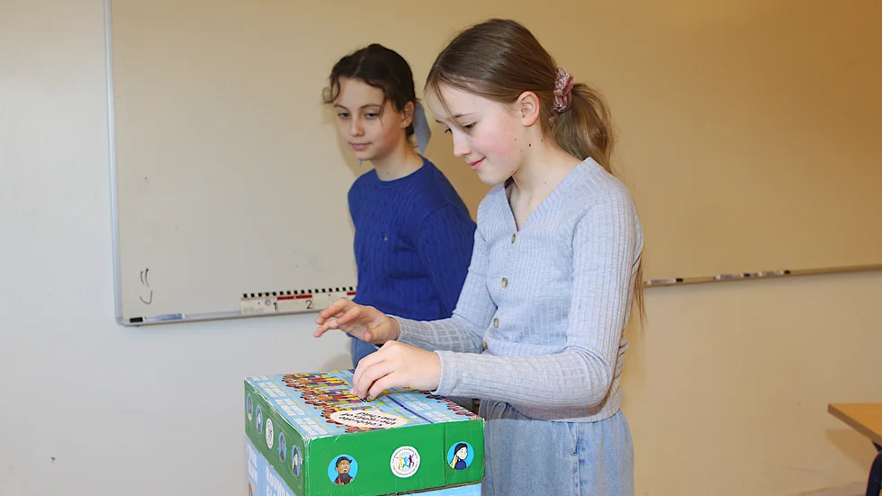 Alice Wennerstål och Doris Pettersson gjorde sina val i röstningen om vem som ska bli decenniets barnrättshjälte.