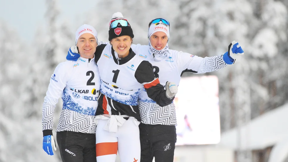 Horns Emil Samuelsson och Ankarsrums Adam Edström i en duell när lagen möttes. 