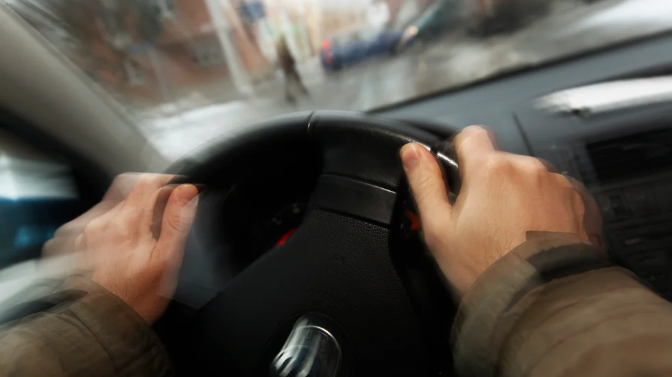 Mannen som är i 40-årsåldern misstänks för fylleri under påverkan av både narkotika och alkohol.