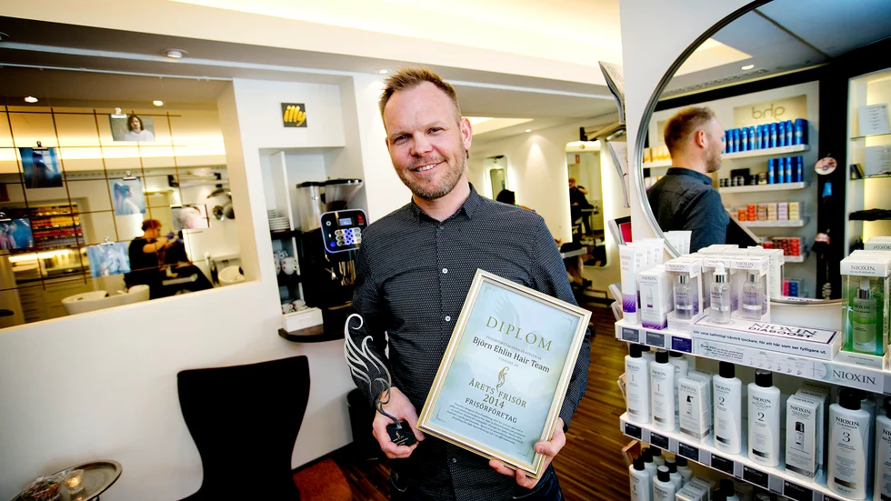 Mattias Ehlin på Björn Ehlin hair team vann priset som Årets frisörföretag 2014. Nu har de chansen igen.