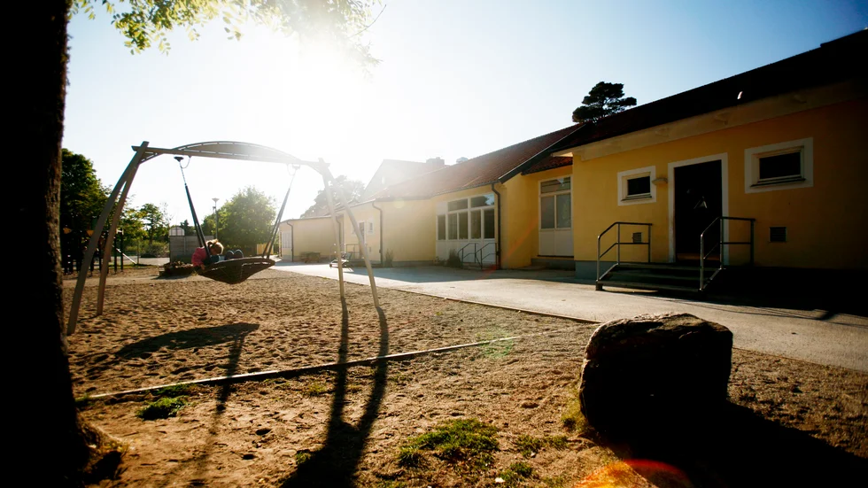 "Framöver kommer vi se till att Visby lasarett får en ny och funktionell akutmottagning, vi investerar i Väskinde förskola, bygger ut Alléskolan i Visby, satsar på Hemse vårdcentral och mycket annat för att hela Gotland ska leva".
