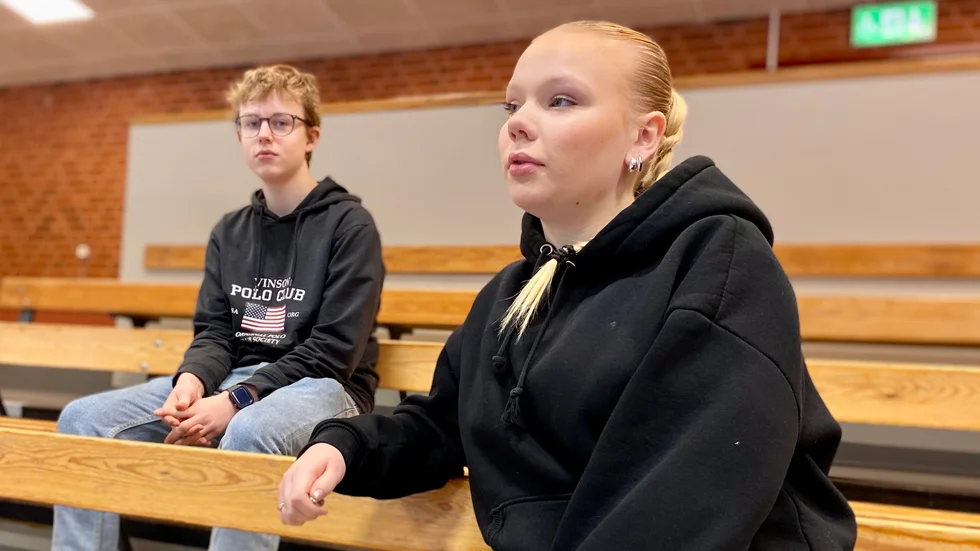 Noah Blomqvist och Elvira Blomberg var med på resan till Krakow. ”Jag tycker inte att man är för liten för ett studiebesök i koncentrationsläger när man är 15 år. Men det är bra om man läst på innan”, säger Elvira.