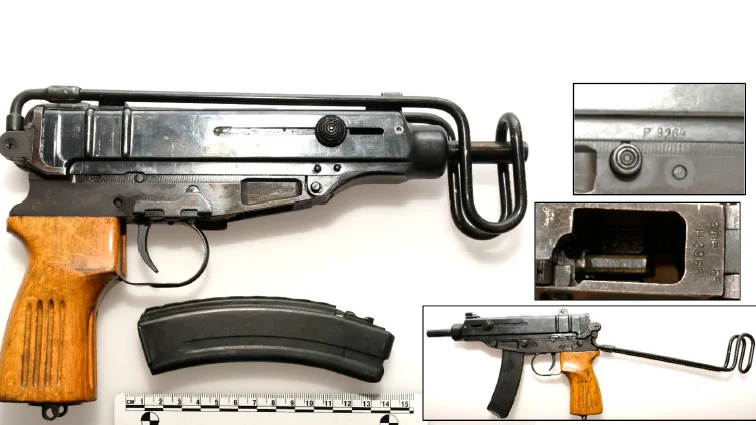 En kulsprutepistol var ett av vapnen vid skottlossningen.