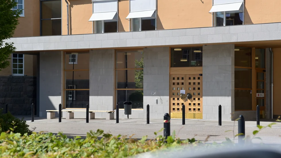 En 41-årig man kommer att ställas inför rätta i Linköpings tingsrätt för grov kvinnofridskränkning. 