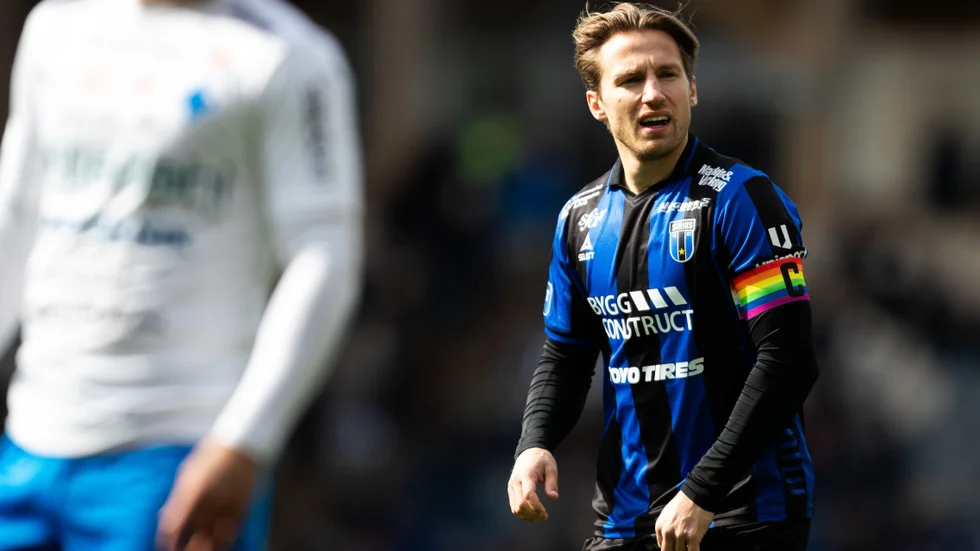 Daniel Stensson och hans Sirius hade ingen lyckad lördagseftermiddag mot Värnamo. Ett frisparksmål efter bara fem minuter, där Stensson var indirekt inblandad, blev avgörande.