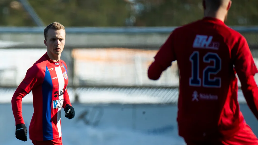 Lagkapten Tobias Stridsman och hans kompisar i Kiruna FF tog tre nya poäng efter 2–0 mot Umeå FC akademi på Lombia.