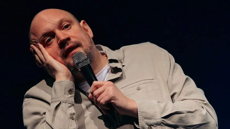 Jonatan Unge avslutar sin första soloturné med att uppträda inför ett utsålt UKK på söndag 21 april.