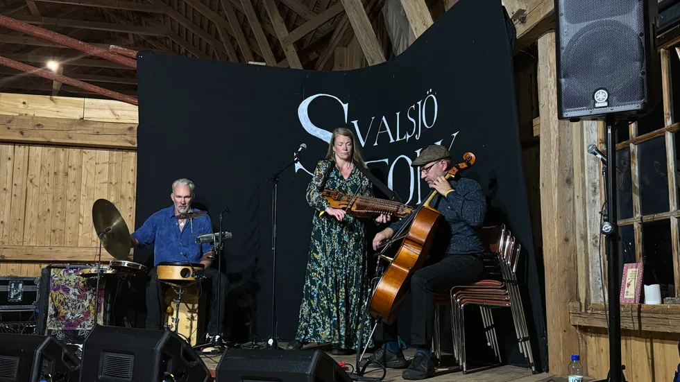 Emilia Amper Trio bjöd på en rivig och bejublad konsert på SvalsjöFOLK.