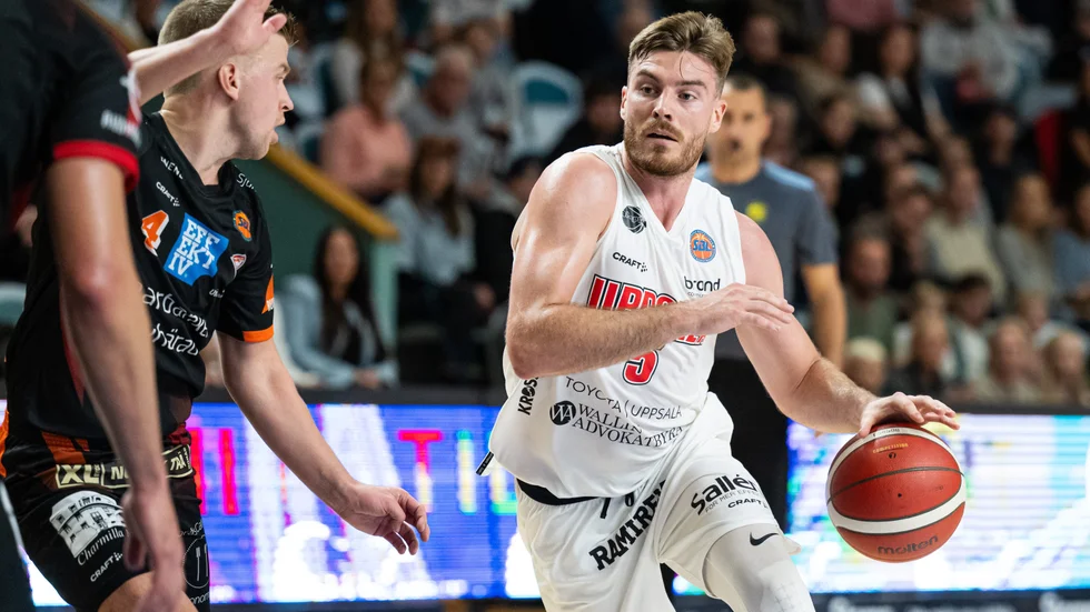 Lukas Friberg i en bortamatch mor Borås under säsong. Nu står det klart att Friberg skrivit på ett nytt kontrakt över 1+1 år med klubben.