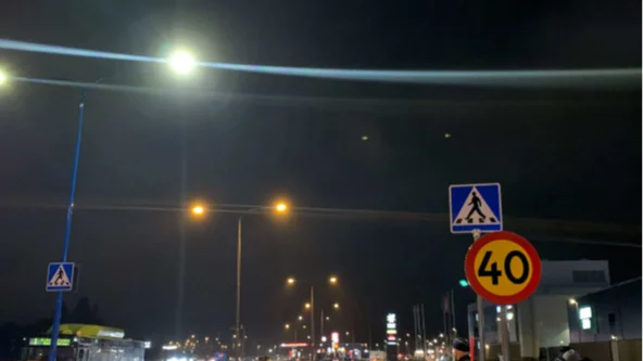 Vid det här obevakade övergångsstället på Österleden blev kvinnan påkörd.