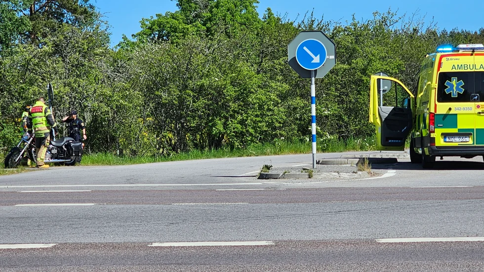 Motorcykel körde av vägen.