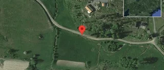 Skadat vägparti skapar störningar i trafiken på väg 895
