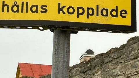 Hundägare uppmanas följa skyltning.
