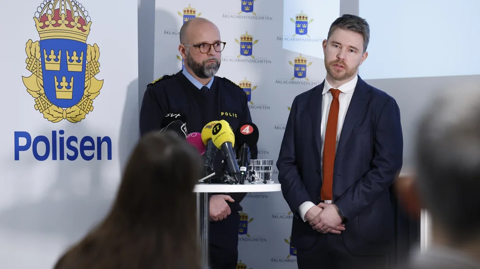 Erik Grönvall, kammaråklagare och förundersökningsledare, och Andreas Pallinder, utredningschef vid polisen i Uppsala, under en pressträff på torsdagen i polishuset i Uppsala i samband med att åklagarmyndigheten kommer med beslut i åtalsfrågan om mord på en kvinna i Uppsala i september 2023.