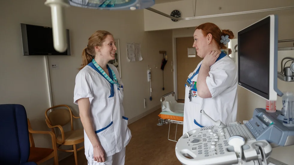 Sofia Nordgren, avdelningschef, och Matilda Edvardsson, sjuksköterska, tycker båda att det blivit en stabilare personalgrupp på gynekologavdelningen.