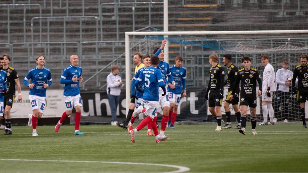 Tufve Östlund bjuder på slängkyssar efter att ha gjort mål i två raka matcher.