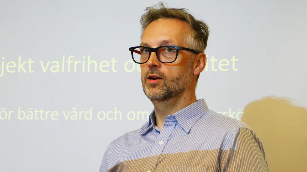 Patrik Palm (M) är ordförande i vård- och omsorgsnämnden i Norrköping. Han svarar idag på ett inlägg från Centerpartiet där det riktades kritik mot hur kommunledningen hanterar äldreomsrogen i Skärblacka.