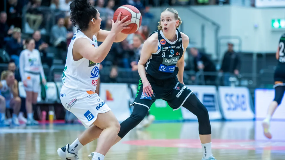 Sofia Hägg stannar i Luleå Hockey de kommande två säsongerna.