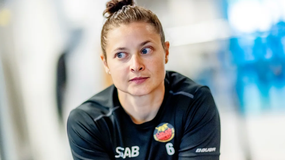 Jenni Hiirikoski dras med problem efter en virussjukdom och har missat åtta matcher.