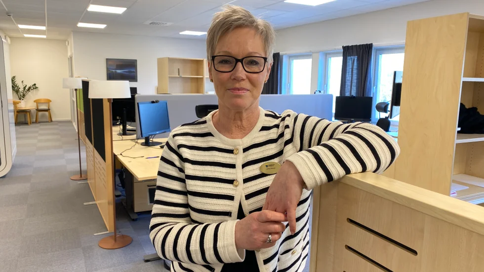 Förvaltningschefen Lotta Tronêt har ett tungt uppdrag med att få pengarna att räcka till den kommunala vården och omsorgen. "Jag försöker titta på det positiva. Ibland kan svåra tider ge oss fart i det vi behöver utveckla", säger hon.