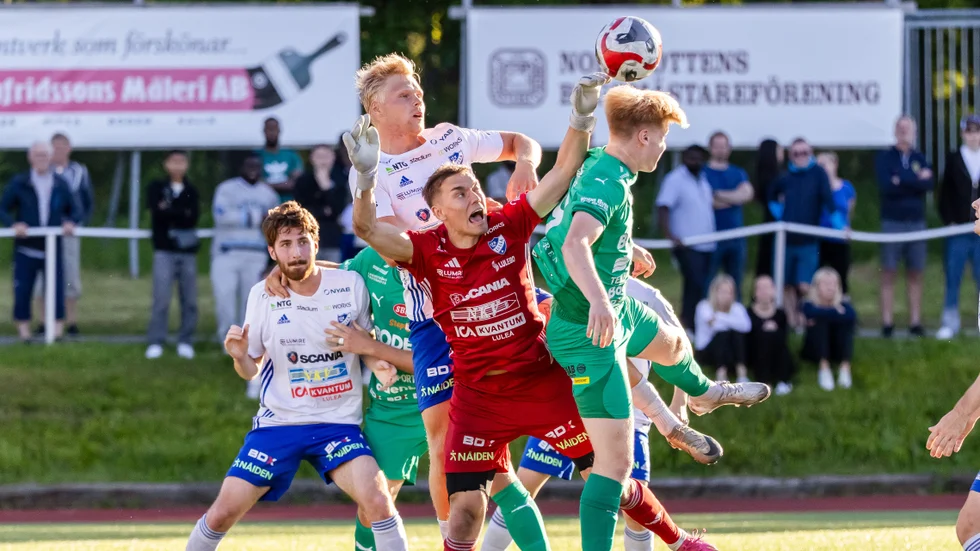Rasmus Aspholm i IFK-målet hade en hel del att stå i under den andra halvleken. 