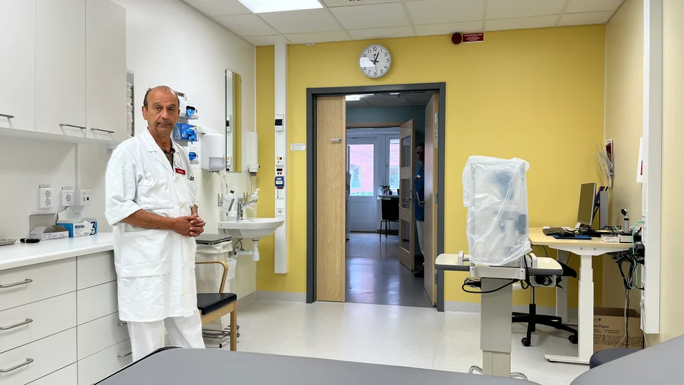 "Vi hade en 88-årig patient som i två veckor hade ringt vårdcentralen utan att få hjälp. Till slut kom hon hit och det visade sig att hon hade två frakturer i fotleden. Det är inte etiskt försvarbart att patienter kommer i kläm på det här sättet", säger läkaren Michel Nordlöv.