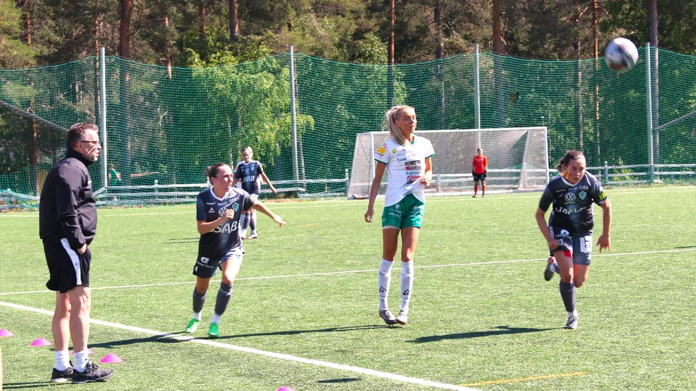 Felicia Karlsson gjorde målet men tränaren Kent Radkvist fick se sitt Baik förlora ännu en hemmamatch.