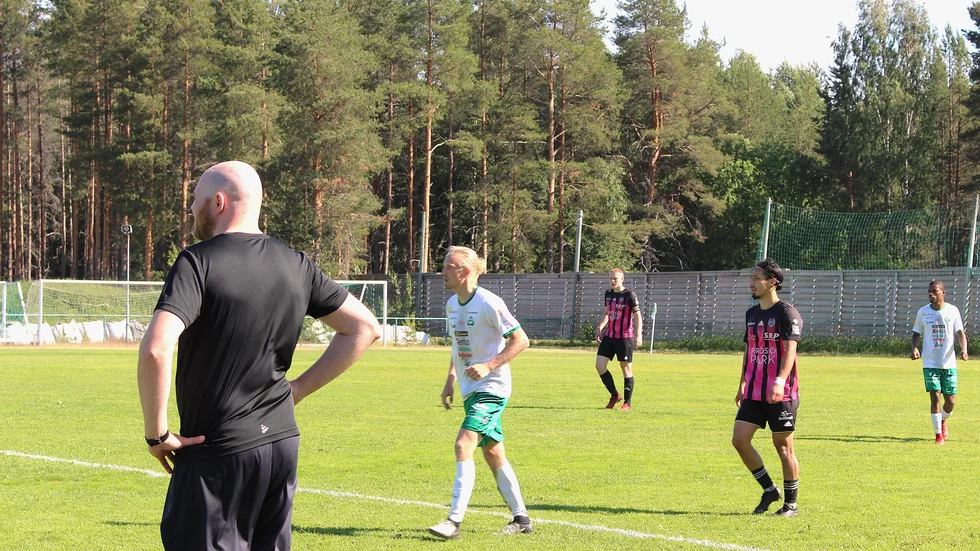 Max Wårell gjorde det viktiga 1-0-målet mot Frösö IF inför ögonen på tränaren Erik Torstensson.