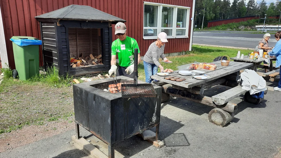Grillmästaren Kjell Mikko i full aktion.
