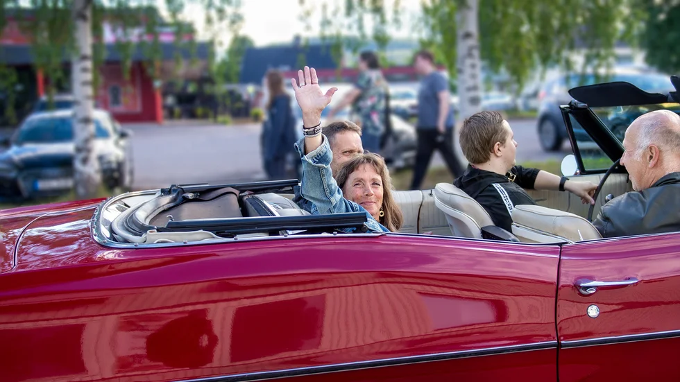 En av många som såg ut att trivas på kvällscruisingen  var Madlén Fornelid-Nyberg.