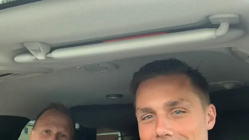 "Har aldrig varit med om något liknande", säger poliserna Ted Bäck och Henrik Englund om responsen på den här bilden som de la ut på sociala medier.