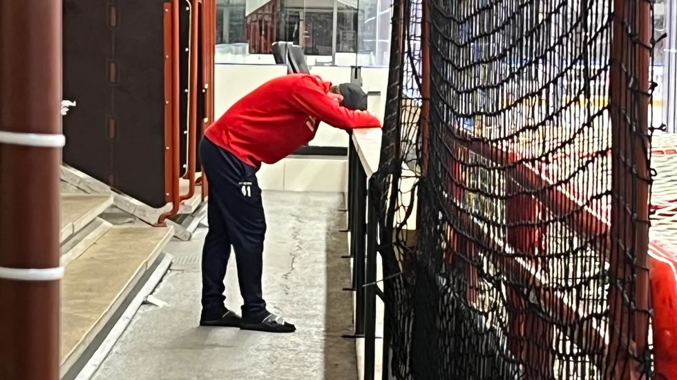 Victor Öhman deppar efter förlusten i kvalmatch fyra.