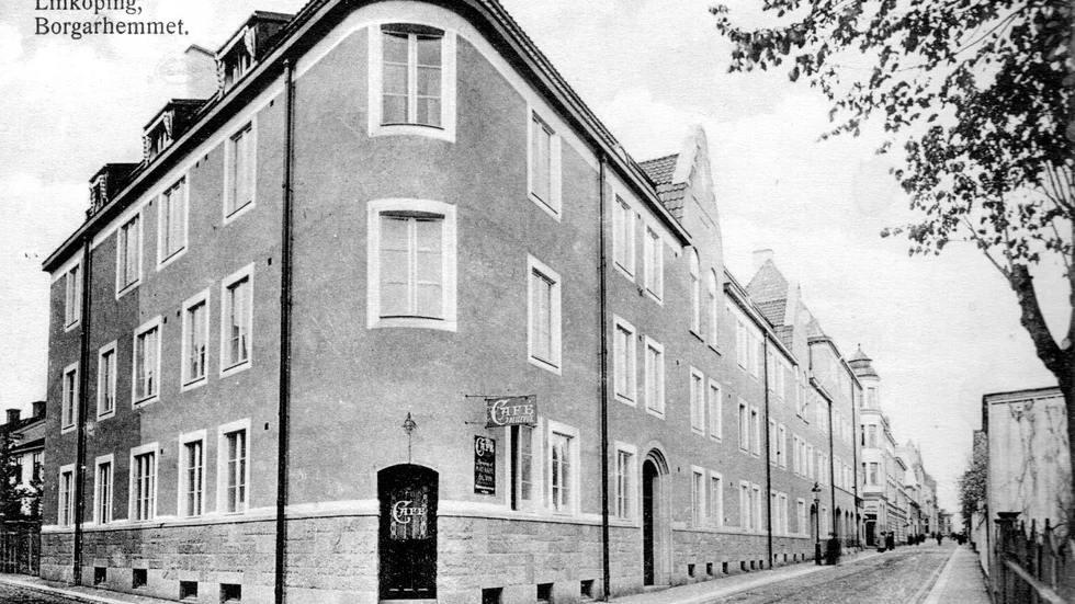 Linköpings Fabriks- och hantverksförening färdigställde hösten 1913 det så kallade Borgarhemmet. Det inrymde bostäder för föreningens äldre hantverkare och deras änkor. I hörnet mot Trädgårdsgatan öppnades café Bellevue.