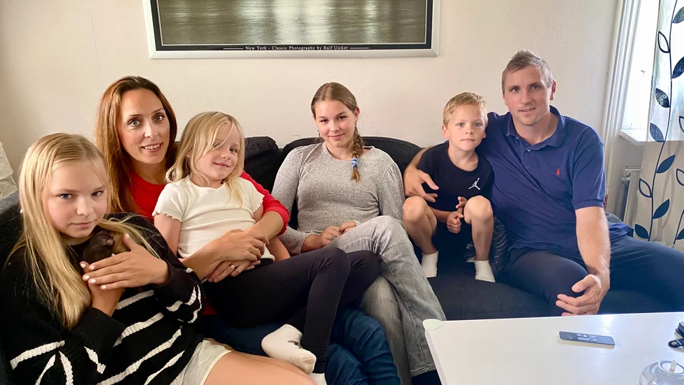 Vardagen för familjen Belfrage/Englund är fylld med sportaktiviteter men Malin och Joakim tycker det är bättre att barnen rör sig än sitter hemma framför mobilen. 