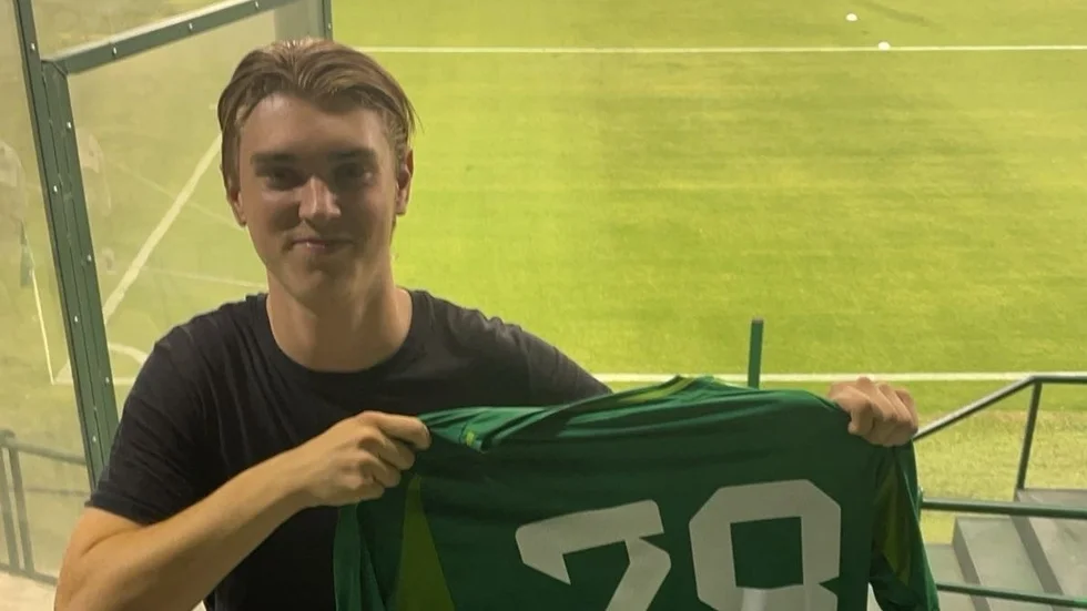 Joakim Eriksson Nyström, 18 från Eskilstuna och hans kompisar skulle se Panathinaikos träningsspela. Då hamnade de mitt i ett skottdrama.