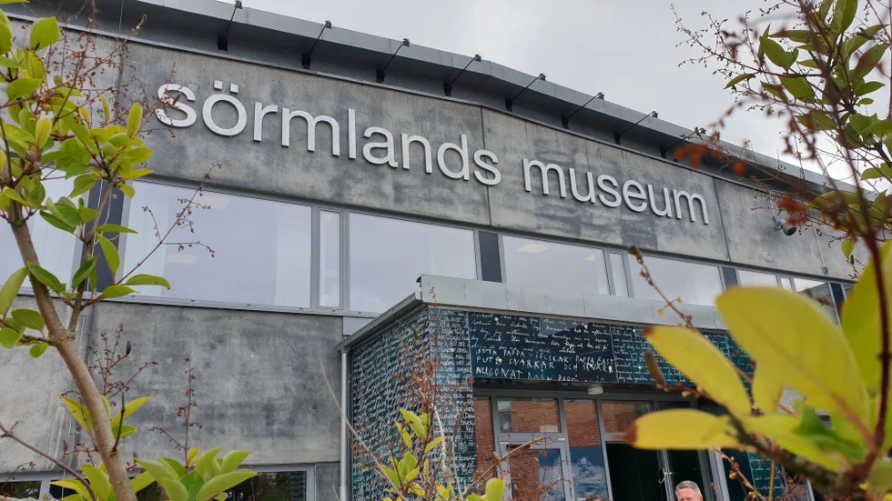 De styrande partierna i Region Sörmland vill börja ta inträde på museet.