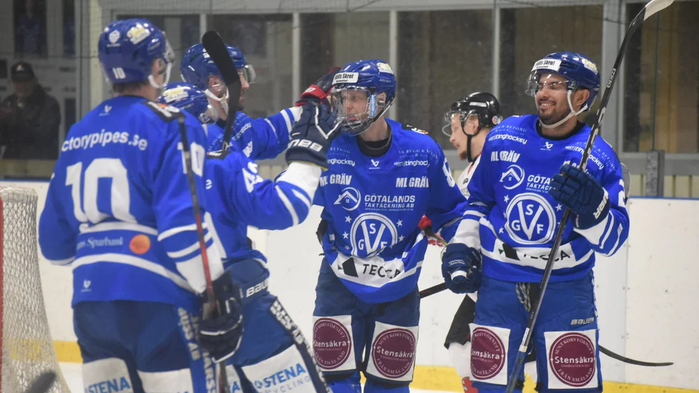 Glädje. Virserum firar segern mot Skärblacka i söndagens seriefinal. Nu väntar kvalspel, men frågan är mot vilka det blir?. 