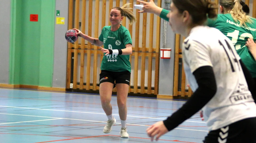 För första gången efter sin handbollscomeback mötte Cajsa Hedlund sin gamla klubb Lillpite. Då vann hennes Strömnäs med 22–18. 
